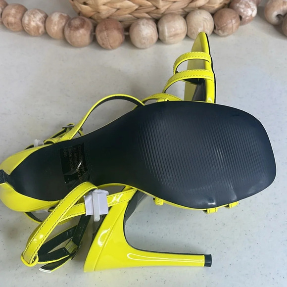 Steve Madden
Cypruss Sandal Sz 7 Color lime - Picture 5 of 9